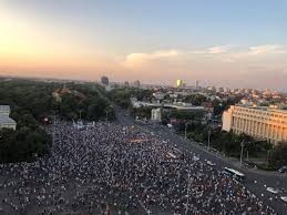 Check spelling or type a new query. Protest FÄrÄ Incidente Majore In PiaÅ£a Victoriei La Un An De La Evenimentele Din 10 August Protestatarii Au Fost LangÄ Gardul Guvernului Pozele Alexandrei Si Luizei InsoÅ£ite De Mesajul Alo 112 Organizatorii