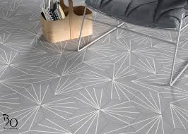 Carreau Ciment Hexagone Par Bati Orient Avec Decor Contemporain Gris Fonce Et Blanc Casse Code Article C Bathrooms Remodel Bathroom Remodel Designs Tile Rug