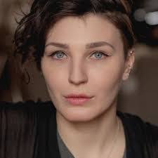 Daphne Hope's Instagram, Twitter & Facebook