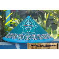 Sumber lain menjelaskan bahwa motif batik adalah kerangka gambar pada batik berupa perpaduan antara garis, bentuk dan isen menjadi satu kesatuan yang mewujudkan batik secara keseluruhan. Jual Caping Topi Petani Batik Titik Motif Kartun Bambu Anyaman Plipidan Kota Semarang Windarti Aksesoris Tokopedia