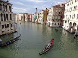 A administração comunal de veneza, com o prefeito riccardo selvatico, em 19 de abril de 1893, institucionalizou a criação de uma exposição nacional de arte na lagoa. Onde Ficar Em Veneza Italia Dicas Onde Ficar