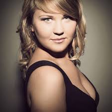 Patricia Guilfoyle's Instagram, Twitter & Facebook