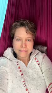 Audrey Bentham (@voxsideeye)