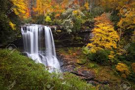Maybe you would like to learn more about one of these? Dry Falls Herbst Wasserfalle Highlands Nc Wald Herbstlaub In Cullasaja Gorge Blue Ridge Mountains Lizenzfreie Fotos Bilder Und Stock Fotografie Image 11007025
