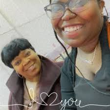 Happy National Sisters Day! Got an amazing sister? Shout them out! 💓👭