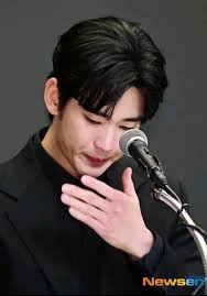 Kim Do Eun who played Hayul in "Welcome To Samdalri" cried after watching  the final episode of the drama. "I'm crying because it's over. This isn't  the end, it's a new beginning,