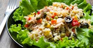 Recette De Salade De Riz Nicoise Aux Petits Pois Et Poivron Rouge Recette Recette Salade De Riz Salade De Riz Recette Salade