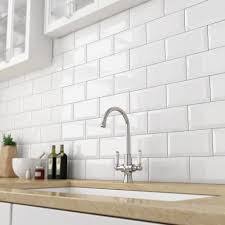 victoria metro tile in white gloss