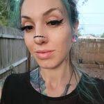 Elizabeth Crysler's Instagram, Twitter & Facebook