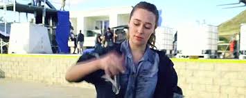 You need more fps and hz to see the frame perfect trick of fingers to grab the handle again! Alycia Debnam Carey Gif Animation 4 Gif Us All The Alycia Please Page 14 Fan Forum