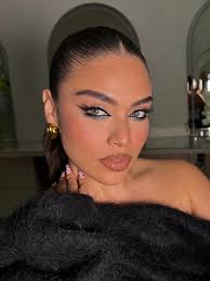 One of my favorite glams 🩵 Link to book an appt with me in my bio 💄  Makeup deets: @vanitymakeupcosmetics Signature eyeshadow palette  @inglot_cosmetics gel liner @benefitcosmetics brow setter @kissproducts  individual lashes @