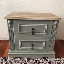 Nerden Baslasam Boyamaya Diye Dusunuyorsaniz Hemen Yanibasinizdaki Komidinlerinize Bir Goz Atin Derim Sevgili Demetin Renkleri Tara Komidin Renkler Sanatsal