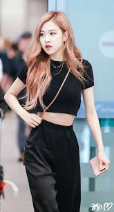 All her outfits have always been understated but luxurious with her occasional statement pieces from tiffany & co. 10 Times Blackpink S Rose Had Fans Marveling At Her God Tier Visuals In All Black Outfits Koreaboo