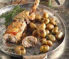 Photo Credit G Drakopoulos Food Styling T Webb Ka8arizoyme To Mpoyti Apo Ta Peritta Liph Kai Me Th Boh8eia Enos Kaloy Maxairi Essen Stavros Roast