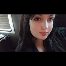 What are some helpful tips for attending the Pittsburgh show, and are  purses permitted?