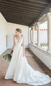 At al daker, we design dresses with our beautiful brides in mind, taking inspiration from international bridal trends all over the world! Pronovias Plaza Wedding Dress Used Size 6 750 Wedding Dresses Sophisticated Wedding Dresses Boho Wedding Dress Bohemian