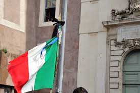 Una croce rossa a sfondo bianco, inconfondibile simbolo nel mondo della gloriosa inghilterra! Corleone Bandiere A Lutto Provenzano No Morti Puglia