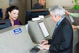 Besoin de contacter le service client de la banque postale ? Guichetier Dans Une Banque Comment Devenir Guichetier Dans Une Banque Metier Formation Salaire L4m