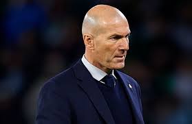 .الأبيض زين الدين زيدان الذي استبعد أيضا رحيل عن توني كروس. Ù„Ø§Ø¹Ø¨Ùˆ Ø±ÙŠØ§Ù„ Ù…Ø¯Ø±ÙŠØ¯ Ù…Ø¹ Ø²ÙŠØ¯Ø§Ù† Ø§Ù„Ù…ÙŠØ§Ø¯ÙŠÙ†