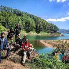 Jadi berbeda dengan ranu kumbolo yang terbentuk secara alami ya. Ranu Gumbolo Tulungagung 2021 Lokasi Dan Harga Tiket Masuk Ranu Gumbolo Tulungagung Spot Wisata Danau Indah Yang Mempesona Daka Tour