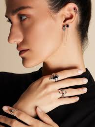 NADIA BLACK GÜMÜŞ STUD KÜPE