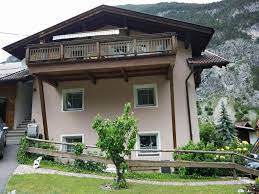 The centre of nassereith is 1 km away.in the vicinity of the hotel there is wannig. Haus Kranewitter Nassereith 41 Empfehlungen