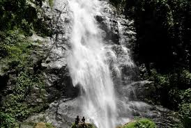 Cukup dengan biaya rp 10.000 untuk tiket yang mesti kamu beli, kamu sudah bisa menikmati keindahan dan keunikan yang disuguhkan di tempat wisata ini. Singgah Ke Air Terjun Silima Lima Republika Online