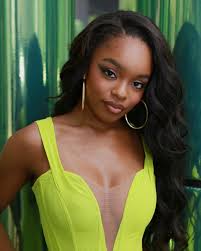 Miss @marisaimartin came to the High-Fi Listening Lounge ready to make some  noise. Swipe to get the full look—starring NEW High-Fi Mascara, naturally.  #LashesGetLoud #HighFiMascara #NewFromTheCliniqueLab #Clinique #makeup