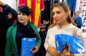 Tunesien hat knapp 12 millionen einwohner und zählt mit 71 einwohnern pro km² zu den weniger dicht besiedelten staaten. Burgermeisterwahl In Tunesien Eine Muslimische Feministin Als Rathauschefin Politik Stuttgarter Nachrichten