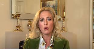 Paris is credited for helping her famous husband at the time when he was fighting clinical depression. Hw1ooj1ax7awvm