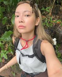 Immersing in Relaxing Vibes with Annie and Her Twist Bucket Bag