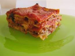 Pensa ad una pietanza gustosa e delicata da leccarsi i baffi, credo che per la festa della mamma questo piatto così versatile potrebbe fare la felicità della tua famiglia ;) Lasagne Ricette Di Misya