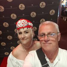 Hungarian State Opera. Does anybody know what happened when I selected to  buy 1 ticket but it is displayed as 2 seats in the box? Köszönöm!