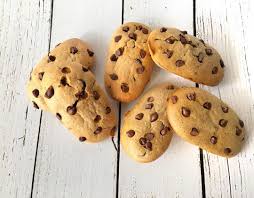 Megane Dieteticienne On Instagram Madeleines A La Noisette Et Aux Pepites De Chocolat J Adore Cette Recette De Madeleine J Food Desserts Cookies
