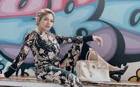 Surat yasin diturunkan di kota mekah dan dikenal sebagai surat makiyyah. Terima Tantangan Netizen Nikita Mirzani Lafalkan Surat Yasin Bagian 1