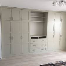 Pin By Nydia Hernandez Vafai On Ankleidezimmer Design Bedroom Built In Wardrobe Bedroom Closet Design Wardrobe Design Bedroom