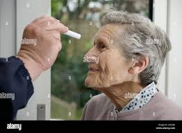 Eye pupil dilation Banque de photographies et d'images à haute résolution