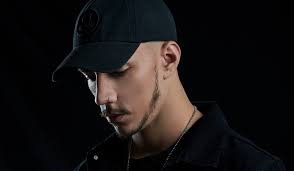 Zzk: "Las críticas se aceptan pero no cambiaría todo por eso, un artista  tiene algo en mente y debe ir por eso"