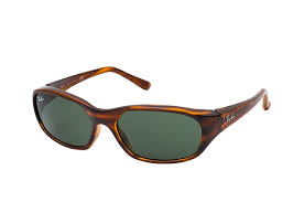 Dans cette sélection de lunettes de soleil pour homme, les fameux modèles à double pont côtoient les montures rondes ou hexagonales. Ray Ban Daddy O Rb 2016 820 31
