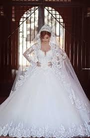 B The Wedding Dress Does Not Include Any Accessories Such As Gloves Wedding Veil And Th Bridal Ball Gown Sweetheart Wedding Gown Wedding Dresses Lace Ballgown