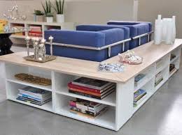 Diy Realiser Une Bibliotheque Sur Roulettes Meuble Derriere Canape Deco Derriere Canape Deco Maison