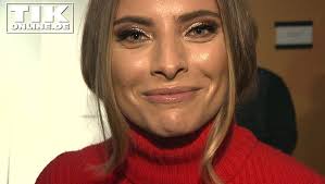 Sie hat sich unter die nadel gelegt und ihren arm mit einem weiteren großen tattoo verzieren lassen. Sophia Thomalla Klartext Zum Helene Fischer Tattoo Tikonline De