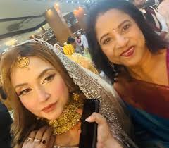 বিএনপি যুগ্ন মহাসচি খায়রুল কবির খোকন ভাই ও ব‍্যল‍্যকালের পরিচিত নেত্রী  শিরিন সুলতানার পুত্রের রিসিপশনে বাল‍্যবান্ধবী পারভিনকে পেলাম বড় ...