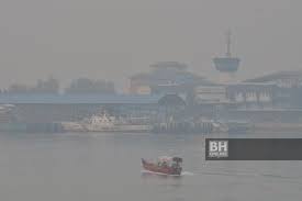 • terasa sukar untuk bernafas atau sesak nafas. Jerebu Bukan Protes Tetapi Tawar Bantu Indonesia Tangani Kebakaran Duta Malaysia