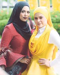 Renowned music maestro datuk ramli ms married off his only daughter nadiah alyah who shared the photo on her instagram yesterday wrote: On A Happy Polygamous Note