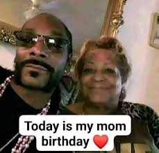 Today is my mom's birth'day, but no one ever blessed.!! 🎉😭
