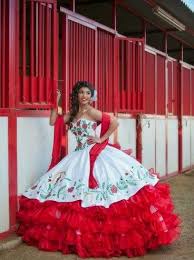 A Cute Mexican Dress For A 15 Year Old Girl Quinceanera Dresses Mexican Quinceanera Dresses Quince Dresses
