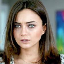 مسلسلات تركية مدبلجة للعربية انهيار جود من اجل شقيقته فى مسلسل حكايه حب تذهب امينه شقيقه جود فى مسلسل حكايه حب الى السوق لكى Turkish Beauty Beauty New Media