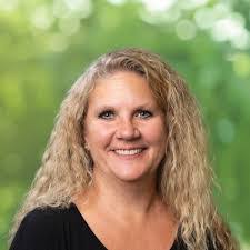 Robin Ernst's Instagram, Twitter & Facebook