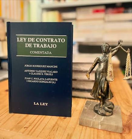 🌟 Ley de contrato de trabajo 🌟 🔥 VENDIDO 🔥 El libro “Ley de Contrato de Trabajo Comentada” es una obra escrita por un equipo de especialistas en derecho laboral, liderado por